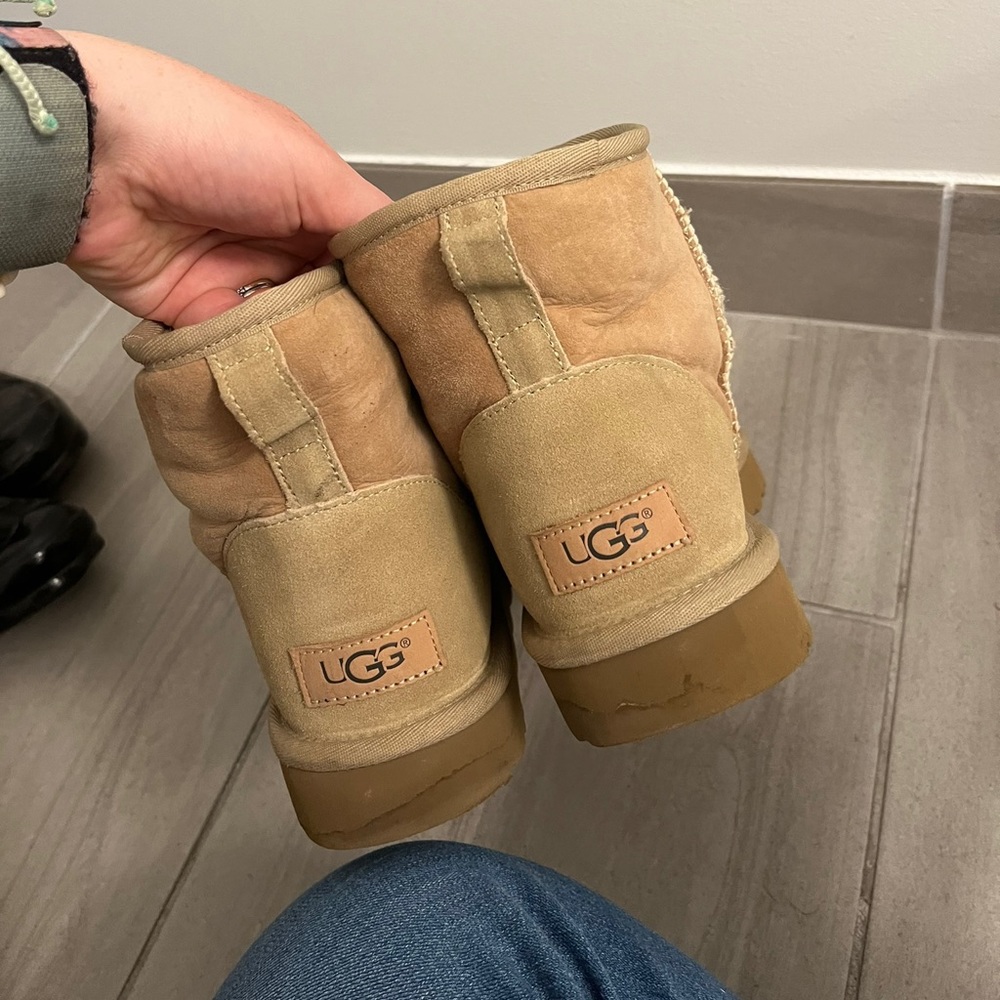 Womens Uggs short boot. Size 10